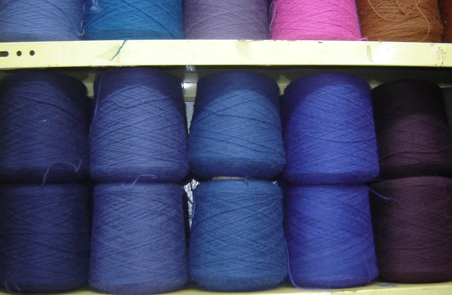 Alpaca Blend Cone Yarn D09